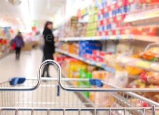 Tenta di rubare la spesa al supermercato: donna denunciata