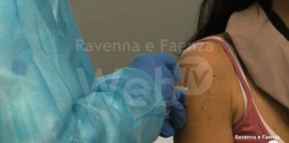 Coronavirus: ambulatori medici aperti nei weekend per vaccinare il personale scolastico