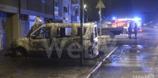 Notte di fuoco in via Tommaso Gulli, incendiati alcuni veicoli. Doloso?