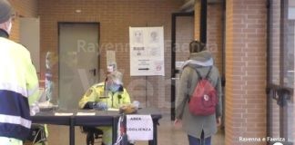 Code al Pala De André, Angelini: “Una serie di inconvenienti, ma situazione risolta”. Palazzetto confermata sede vaccinale