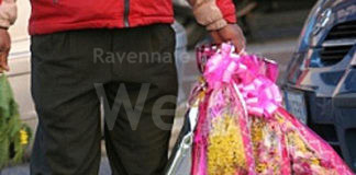 Festa della donna, multato un venditore abusivo di mimose: ora rischia il Daspo urbano