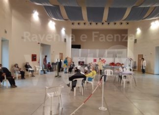 Vaccini, per under 60 prenotati c’è la possibilità di anticipare prima e seconda dose