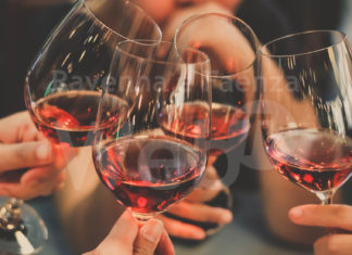 Festa di laurea contro le norme anti-assembramento a Cervia: 9 persone multate