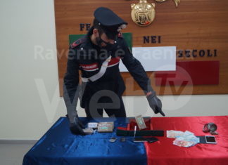 Arrestata una ragazza di 25 anni per spaccio: trovata in possesso di 570g di hashish e 730 euro