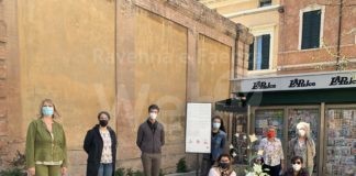 Inaugurato il leggio accanto al monumento intitolato a Simona Adela Andro e alle vittime di femminicidio