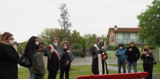 Un giardino e una panchina rossa per ricordare Ilenia Fabbri