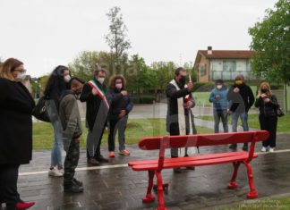Un giardino e una panchina rossa per ricordare Ilenia Fabbri