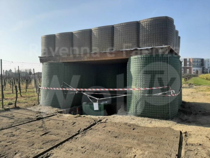 Il bunker predisposto dai militari della Folgore per le operazioni di disinnesco (2)