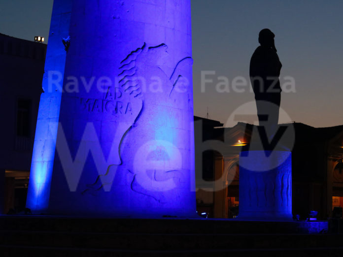 L'ala di Baracca illuminata di blu (1)