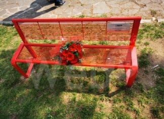 Una scuola del Veneto realizza una panchina rossa dedicata a Ilenia Fabbri