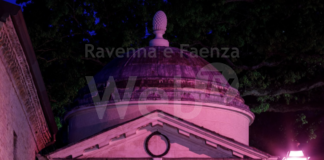 Giro d’Italia 2021: solo per una notte, la Tomba di Dante si tinge di rosa
