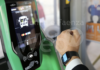 Trasporto pubblico: da domani l’autobus si paga a bordo con la carta, il cellulare o lo smartwatch