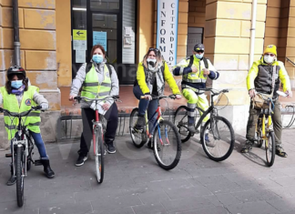 Massa Lombarda: piano di controllo delle zanzare, la Protezione Civile consegna l’antilarvale in bicicletta
