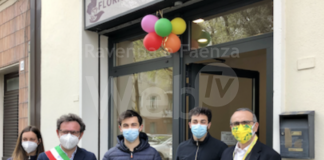 Tre giovani agricoltori sfidano la crisi e aprono un punto vendita di fiori, piante e ortofrutta in città