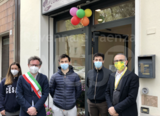 Tre giovani agricoltori sfidano la crisi e aprono un punto vendita di fiori, piante e ortofrutta in città