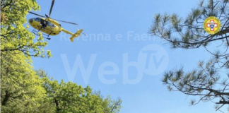 Cade durante un’escursione in mountain bike al Carnè: recuperato col verricello e trasportato al Bufalini