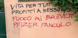 Imbrattato un muro del centro storico a due passi da Porta Adriana
