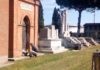 Ritrovate altre ossa al cimitero abbandonate vicino ad una tomba
