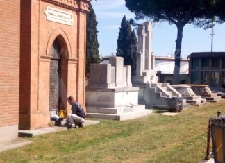 Ritrovate altre ossa al cimitero abbandonate vicino ad una tomba