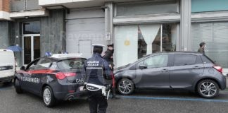 Uomo entra in lavanderia armato di coltello e ruba l’incasso: attimi di paura in via di Roma