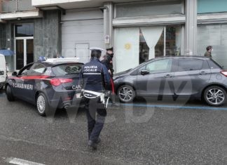 Uomo entra in lavanderia armato di coltello e ruba l’incasso: attimi di paura in via di Roma
