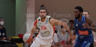 Basket Ravenna, “Un campione in classe”: Tommaso Oxilia si racconta a 600 studenti ravennati