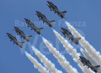 Frecce Tricolori sull’Aeroporto di Cervia, volo di addestramento prima del GP di formula 1