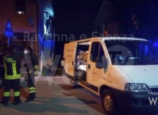 Tragedia: 43enne morto in casa da giorni, al suo fianco la mamma gravemente ammalata