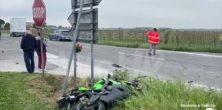 Auto contro moto in via Basilica: ragazzo di 25 anni al Bufalini