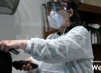Parrucchiera riapre violando le norme: “Troppe spese e non sono rientrata nei ristori”