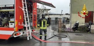 Tre garage a fuoco, intervengono i Vigili del Fuoco