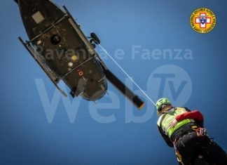 Vola giù da un ponticello alla Pietramora: paura per una ciclista, recuperata grazie al Soccorso Alpino