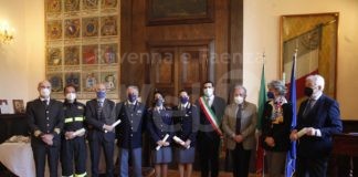 Con la consegna dei gradi alle forze dell’ordine terminata la cerimonia delle Onorificenze al Merito della Repubblica Italiana