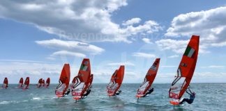 Windsurf: 25 nodi di garbino inaugurano il Memorial Ballanti-Saiani