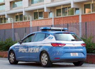 Arrestato pluripregiudicato dopo aver aggredito due poliziotti: è sospettato di diversi furti