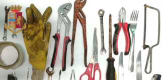 Ruba una borsa da un’auto a Marina di Ravenna : arrestato 39enne