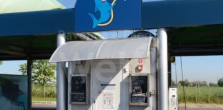 Ladri armati di flessibile all’autolavaggio: distrutte due casse automatiche