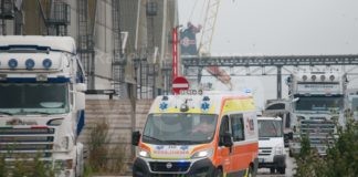 Operaio cade da 4 metri d’altezza: incidente sul lavoro in un’azienda del porto