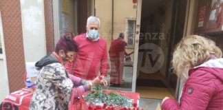 Tradizionale distribuzione del garofano per il Primo Maggio nelle Camere del lavoro del territorio