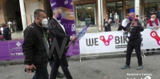 Entusiasmo per la partenza del Giro E