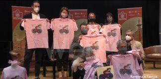 Il centro torna ad animarsi con la “Festa di Primevera” e il Giro d’Italia: allestimenti fuori dai negozi e una Maglia Rosa dedicata a Dante