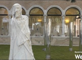 Celebrazioni dantesche, l’Architettura incontra Dante nell’installazione SELVA: 45 colonne invitano lo spettatore a smarrire la “diritta via”