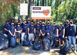 Giornata ecologica per i ragazzi della Pietro Pezzi che hanno ripulito due aree di pineta a Marina di Ravenna