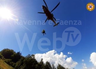 Cade mentre si allena per i campionati di downhill: recuperato dal Soccorso Alpino
