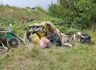 Rifiuti di ogni genere lungo il Lamone recuperati dall’associazione “Il mondo che vorrei”