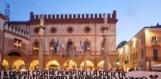Ultima ora: I tifosi del Ravenna stanno manifestando in piazza del Popolo