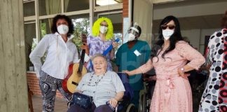 Asp Bassa Romagna: Un pomeriggio di canzoni e allegria per gli ospiti della comunità alloggio di Voltana