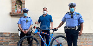 Bici da 1000 euro rubata, Polizia Locale blocca il ladro durante la compravendita in stazione
