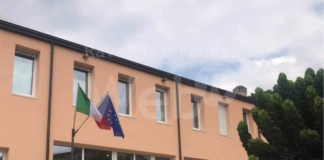 Mancano 3 alunni, eliminata una sezione alla scuola secondaria di primo grado di Brisighella. Si attivano Comune e Regione