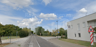 In via Chiavica Romea, un velobox, dissuasori e telecamere sanzionatorie